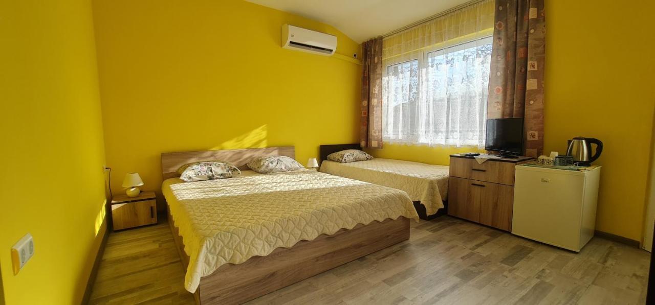 Fema Guest House Balchik Habitación foto